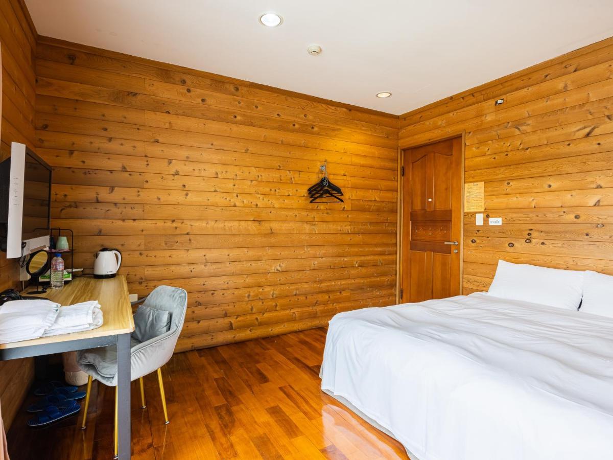 Bishui Shanju Lakeside B&B หยูฉี ภายนอก รูปภาพ