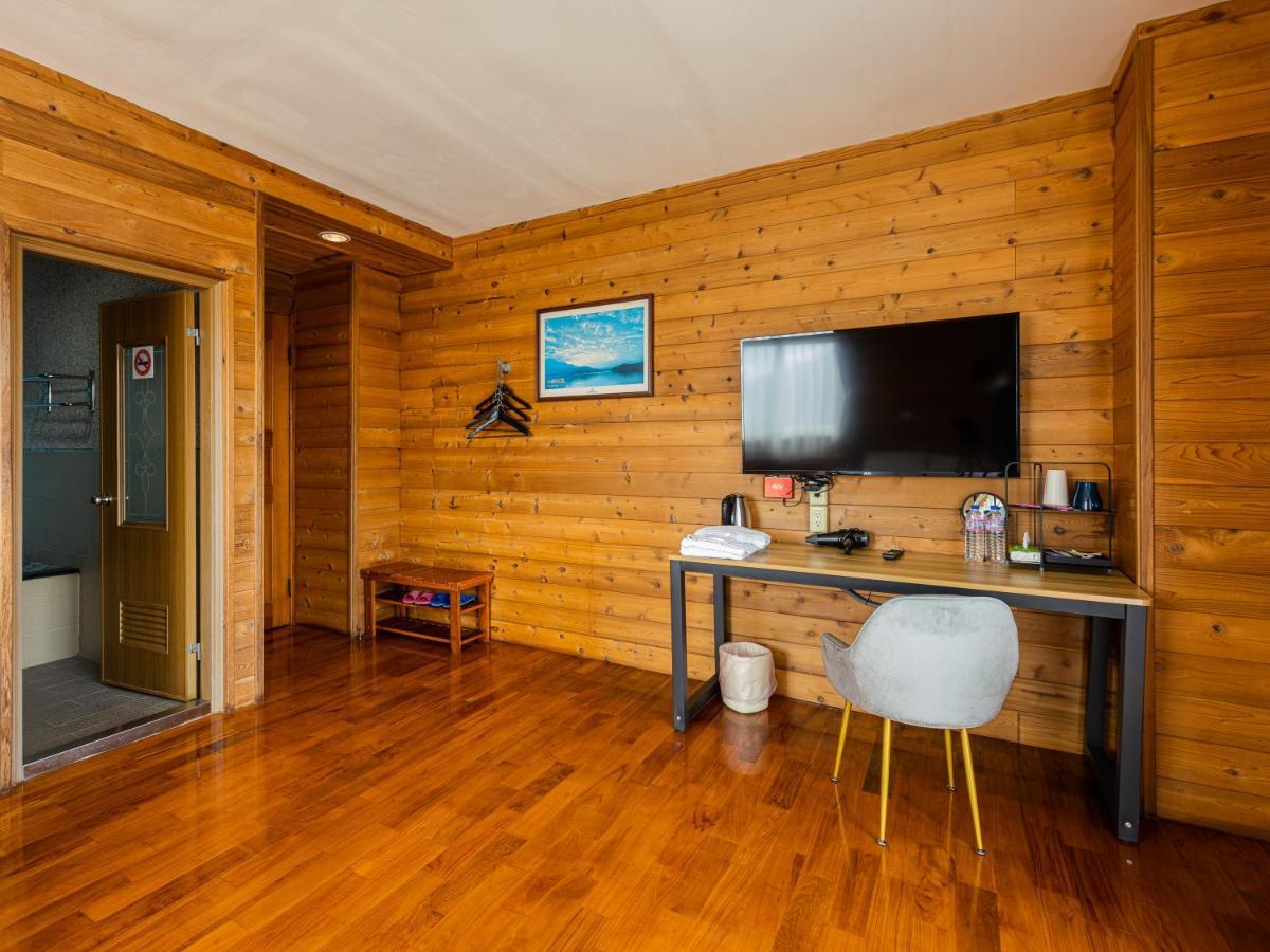 Bishui Shanju Lakeside B&B หยูฉี ภายนอก รูปภาพ